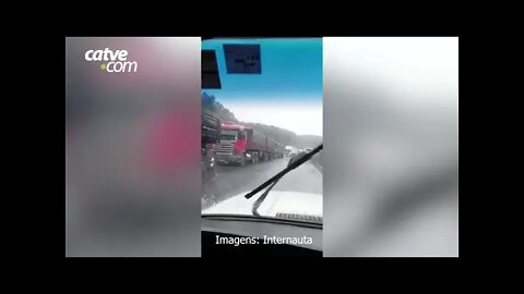 Vídeo mostra queda de neve misturada a chuva congelada no Paraná