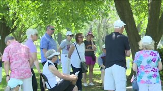 Memorial ceremony honors fallen heroes at Forest Home Cemetery