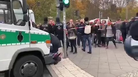 Anti-lockdown rally in Berlin 🇩🇪