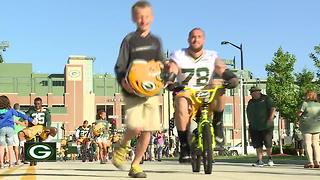 Heartwarming bike ride tradition at Packers training camp continues