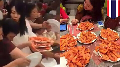 Chinese tourists pig out at buffet in Thailand, criticized as wasteful - TomoNews