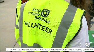 Volunteers take to the Old Market to Keep Omaha Beautiful