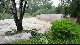 Rain causes flash flooding in Johannesburg (Eze)