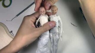 Artista talentosa cria casal em bonecos para o casamento!