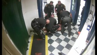 Hamilton County deputy kicks restrained inmate in head