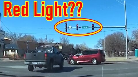 Driver Runs Redlight and Almost Hits Car — WICHITA, KS | Close Call | Caught On Camera | Near Miss