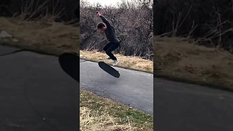 Longboard Treflip and Kickflips 🔥🤘🏼👽 #wrongboarding