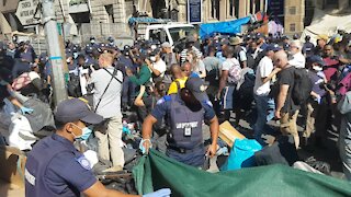 SOUTH AFRICA - Cape Town - Refugees removed from outside Central Methodist Mission (Video) (gvv)