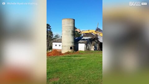 La démolition d'un silo ne se passe pas comme prévu