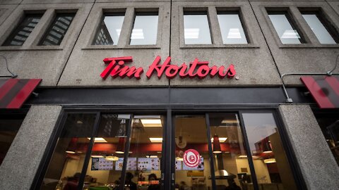 « Déroule le rebord » revient bientôt chez Tim Hortons et tu es sûr de gagner