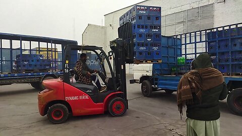 Loading Pallets on Truck with Counterbalance Forklift