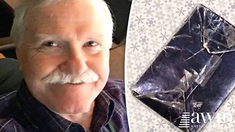 Man Keeps Unopened Gift For Ex Under The Christmas Tree For 47 Years, Even Though He’s Married