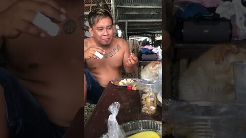 Messy Eating in d beach. #shorts #foodie #food #mukbang #cooking #shortvideo