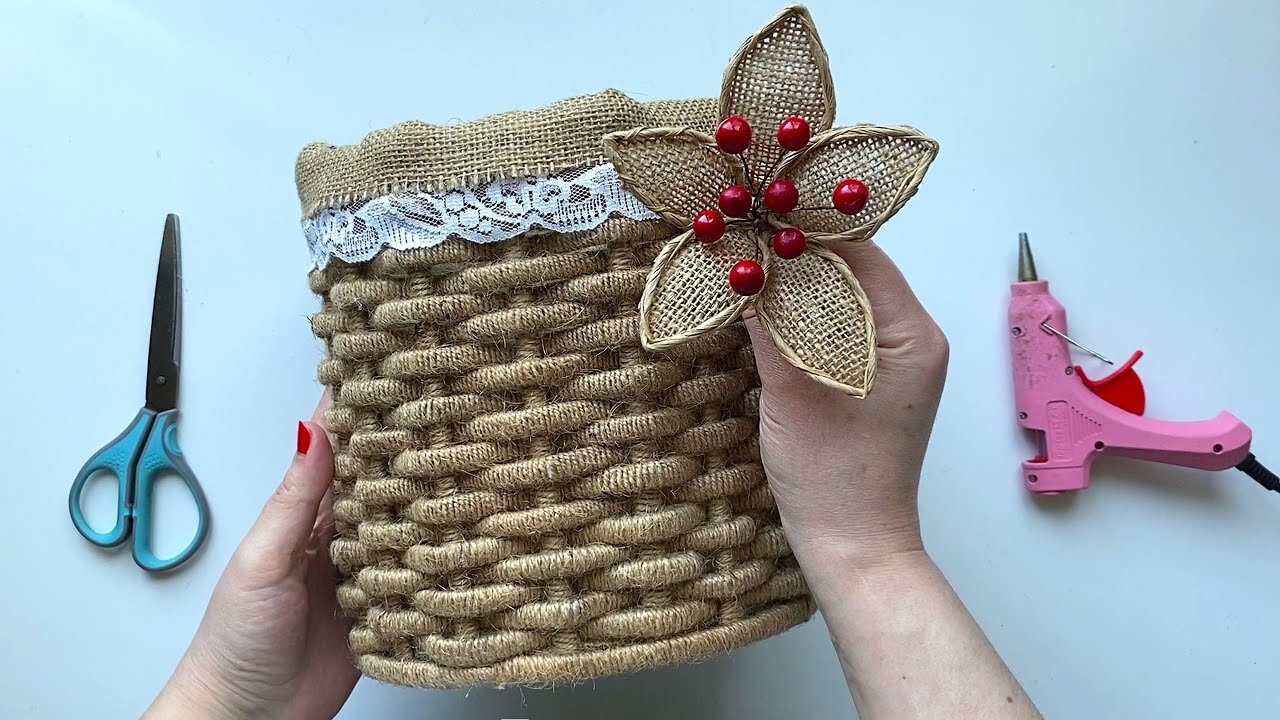 DIY Wicker basket made from recycled newspapers and jute