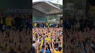 Momento do "ato profético" na Marcha Para Jesus em Balneário Camboriú