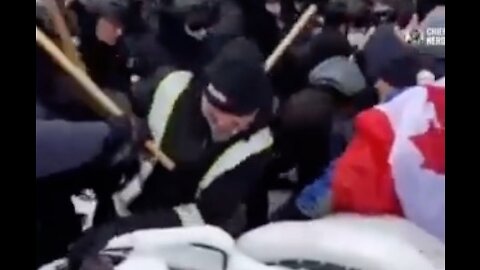 FREEDOM CONVOY PEACEFUL PROTESTERS RUSHED BY OFFICERS #FREEDOMCONVOY22 #CANADA #TRUDEAUTYRANNY