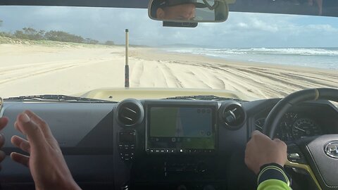 Landcruiser 76 Driving on Sand