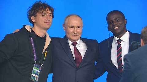 Gesamte Abschlusskonferenz mit Wladimir Putin bei den Weltjugendfestspielen in Russland