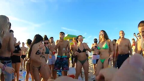 Miami Bikini Girls Dancing @ Beach Party