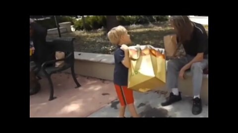 Kid helps Homeless people
