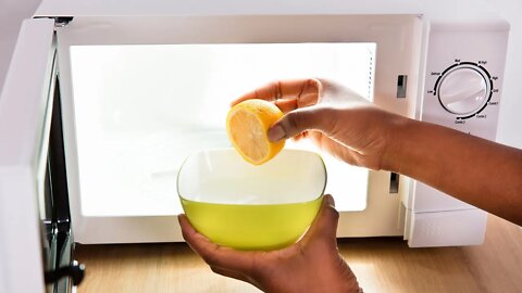 How to Clean Your Microwave with Lemon and Vinegar