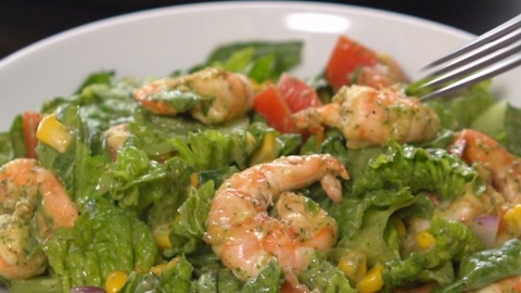 How to Make a Shrimp Avocado Salad For Summer
