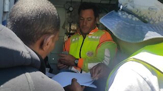 SOUTH AFRICA - Cape Town - Poachers turned commercial divers clean Hout Bay harbour (Video) (BAr)
