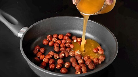 Mix honey with hazelnuts ! Dessert in 5 minutes!
