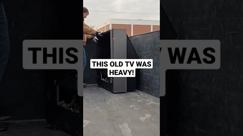 THIS OLD TV WAS HEAVIER THAN AN ANVIL! APARTMENT COMPLEX CLEANUP | SOONER STATE JUNK REMOVAL | OKC