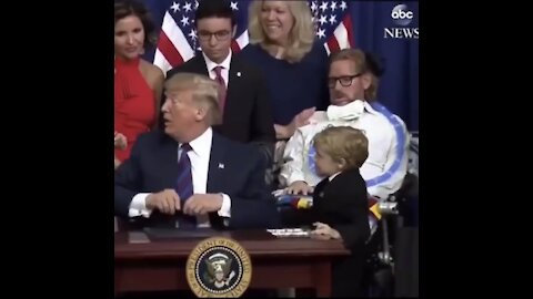 🇺🇸🦅🇫🇷 Donald J Trump et un jeune patriote 🇫🇷🦅🇺🇸