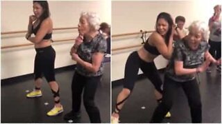 Denna 90-åriga dam är en hejare på zumba!