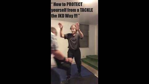 HOW TO PROTECT YOURSELF FROM A TACKLE THE JKD WAY !!!