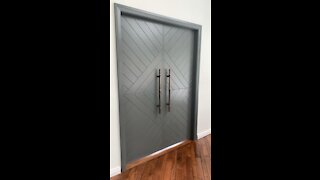 CUSTOM MODERNDOUBLE DOORS