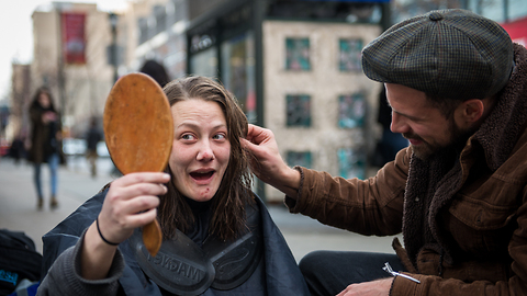 This Hairdresser From Britain Gives Free Haircuts To The Homeless