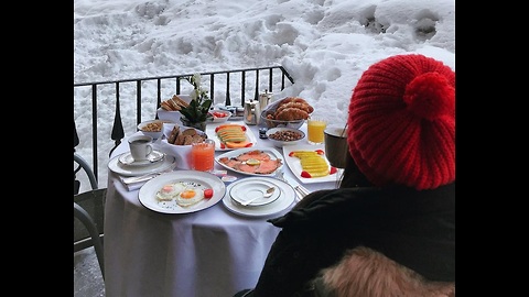 Who loves this cool view for breakfast?! ❄🌫