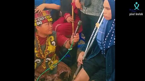 Pengobatan Ibu Ida Dayak, korban kecelakaan diobati Ibu Ida