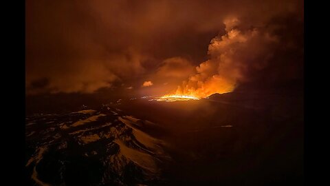 Iceland Volcano Erupts in Plumes of Fire With Little Notice