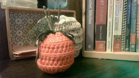 How to crochet a simple easy beginner friendly pumpkin