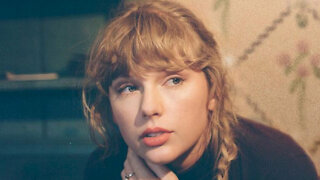 Taylor Swift SLAMMED For Looking DESPERATE To Be #1