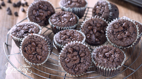 The BEST Chocolate Muffins