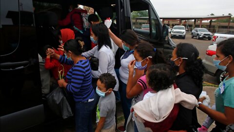 First Wave of 18,000 Illegal Immigrants Arrive in D.C. From Texas