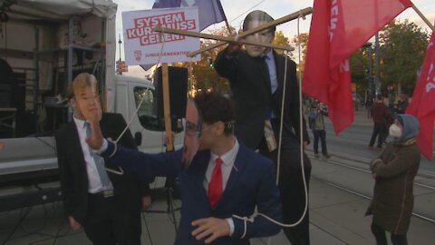 Austria: Vienna demonstrators call for fmr chancellor Kurz's imprisonment - 12.10.2021