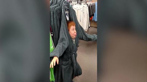 Funny Boy Dances To “All About That Bass” In a Department Store