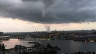 Raro fenómeno: Tornado sobre Amsterdão!