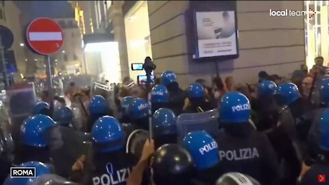 Italian Police Try To Break Up COVID Health Pass Protest