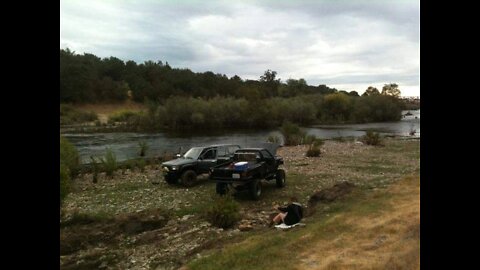 1992 toyota 4runner playing in the mud