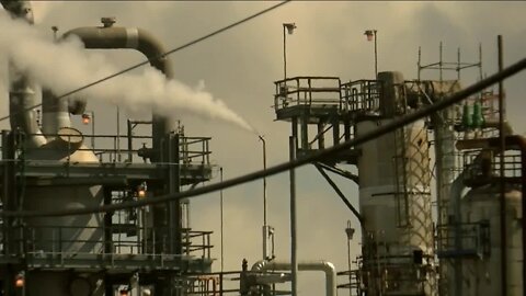 Air monitors detect sulfur dioxide spikes from Suncor refinery in Commerce City