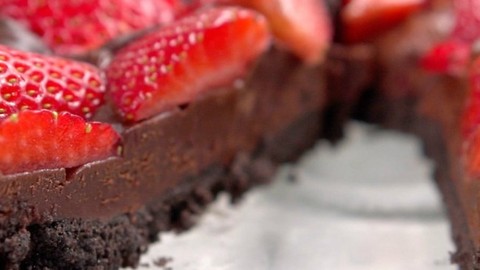 No-Bake Strawberry Chocolate Tart - Try it out!