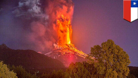 Massive volcano eruption: Chile’s Volcano Villarrica spews lava and ash 1,000 meters into the air - TomoNews