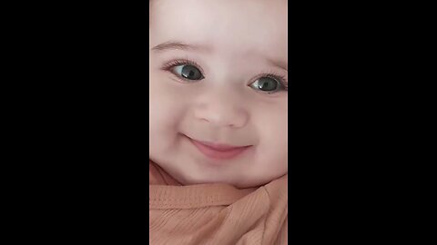 Quite baby smiling seance.